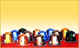 Une guirlande avec des capsules de café